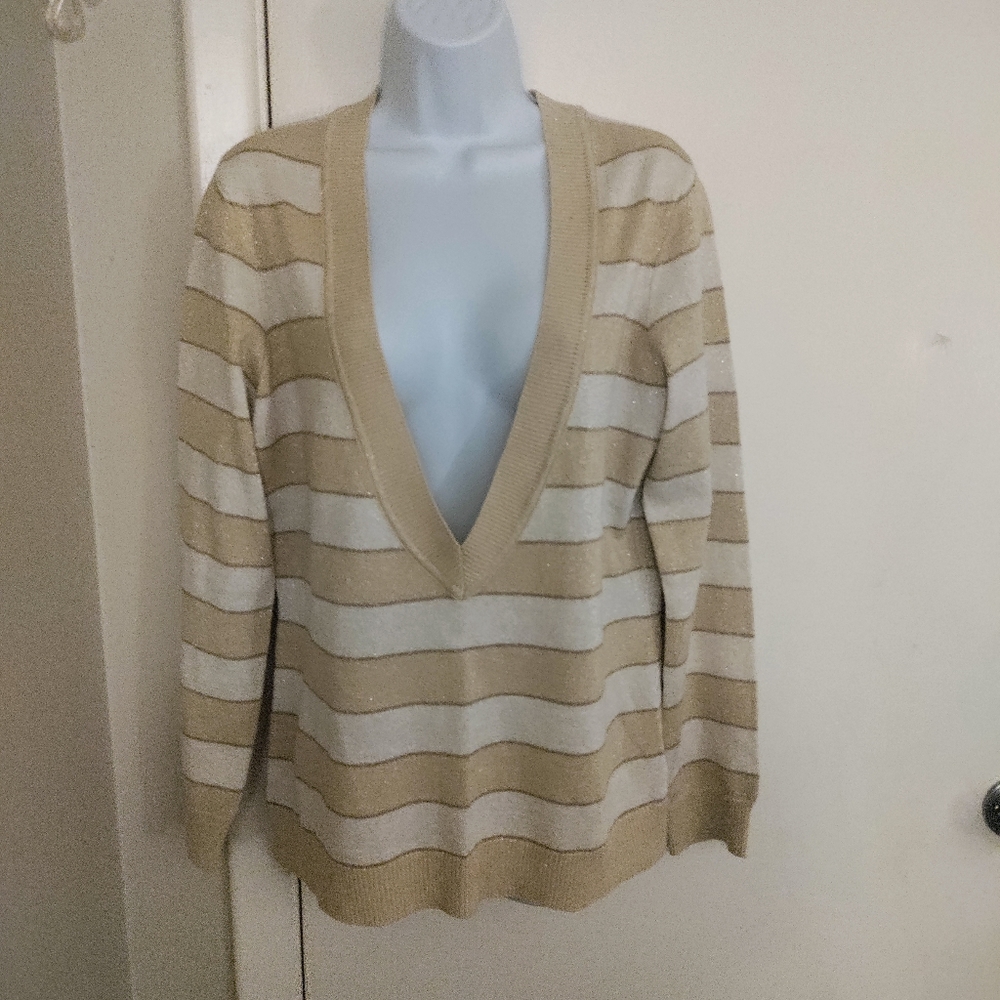 ✨️NEW YORK & CO Gold Shimmering Striped Plunging Vneck sweater. Sz.L like new